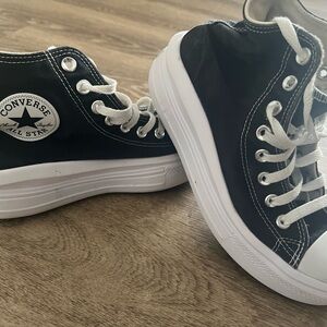 Converse All Star women’s Black and White High-Top Sneakers Size 8